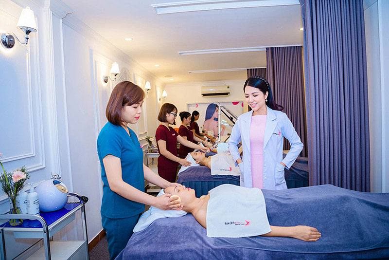 chjp ảnh quy trình đào tạo thẩm mỹ viện
