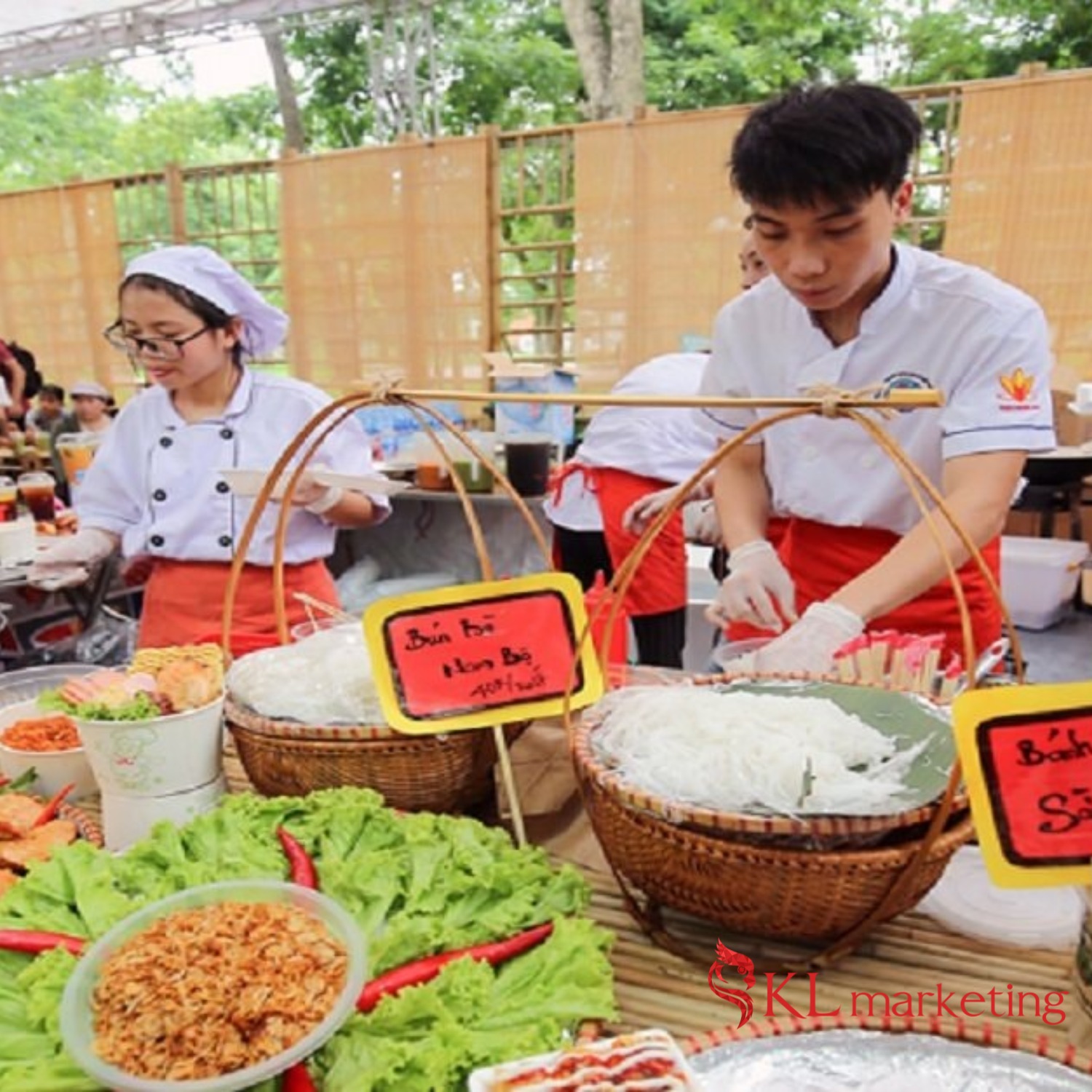 Tham gia hội chợ trưng bày ẩm thực