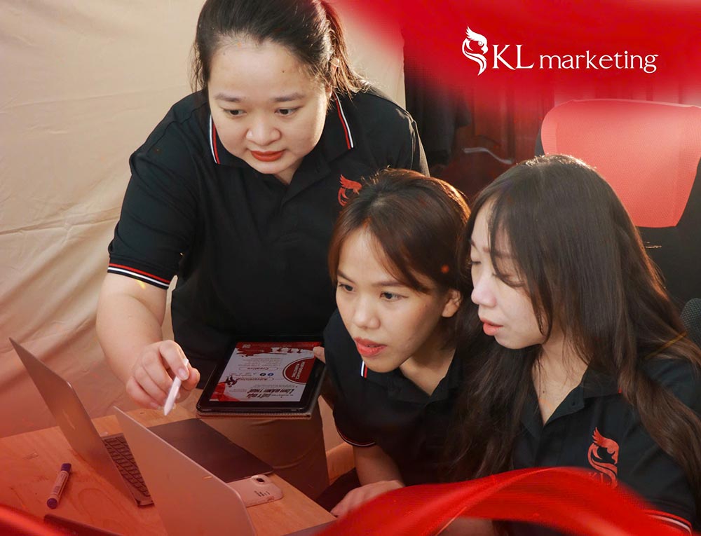 Có Nên Thuê Dịch Vụ Xây Kênh TikTok Hay Tự Làm